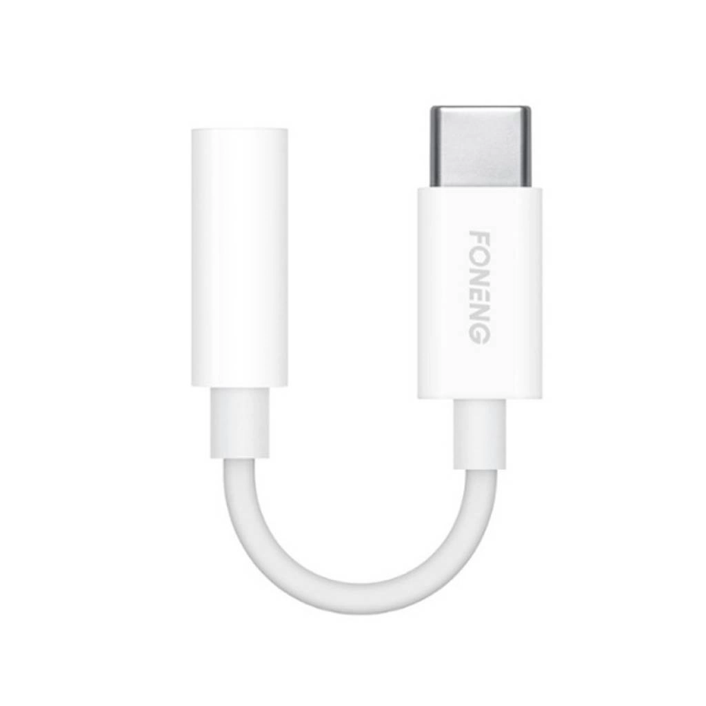 Adaptador Foneng BM21 en uso, conectando unos auriculares de 3.5mm a un smartphone con puerto USB Tipo-C. Solución de audio en Avlis Uruguay.