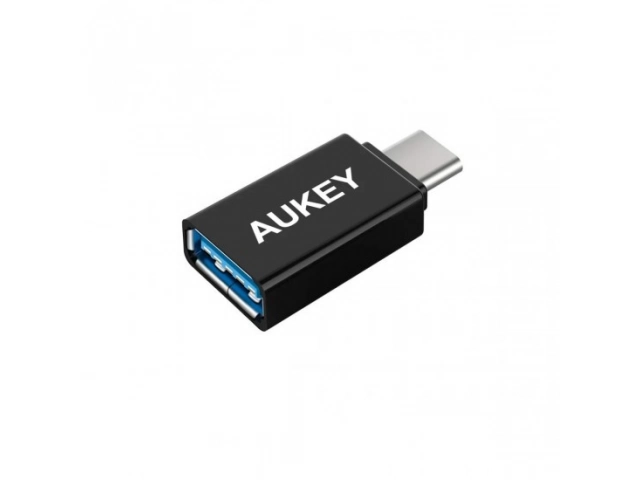 Adaptador Aukey OTG Tipo-C resaltando su capacidad de transferencia de datos a alta velocidad USB 3.0, para usuarios en Uruguay, Avlis