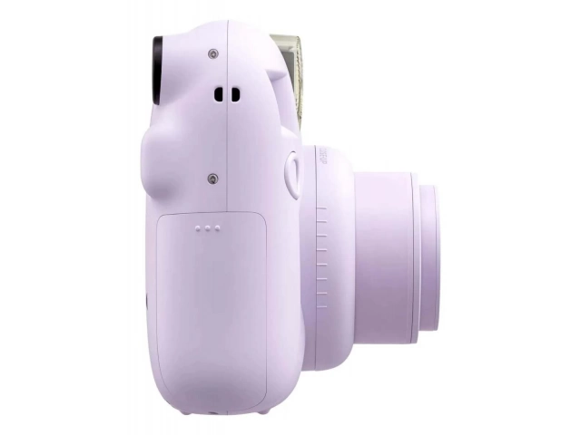 Cámara Fujifilm Instax Mini 12 Lila junto a un paquete de película Instax Mini y accesorios, disponible en Avlis.