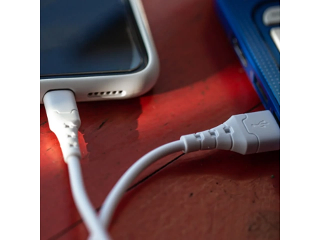 Cable Foneng X66 con conector Lightning de 1 metro, color blanco, soporta carga rápida de 3A para iPhone, iPad e iPod. Disponible en Avlis Uruguay.