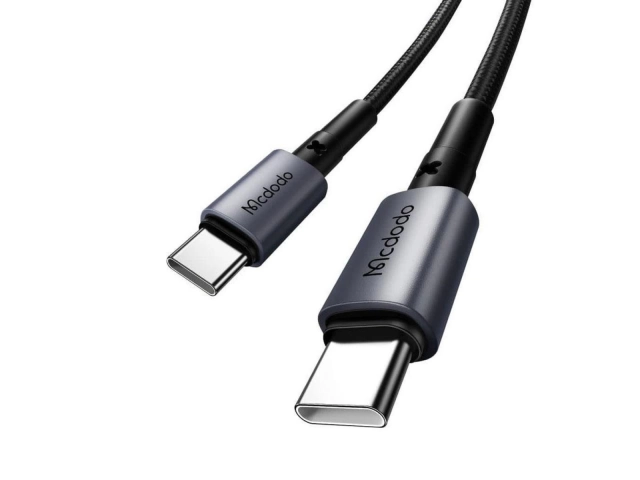 Cable Mcdodo CA-3130 de USB-C a USB-C con pantalla LED de 100W, trenzado en nylon color negro, disponible en Avlis Uruguay.