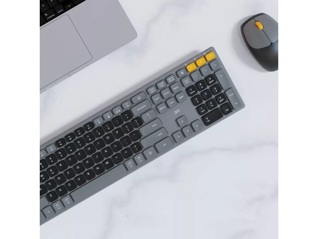 Vista superior del combo inal&aacute;mbrico Fantech WK894, mostrando el teclado de tama&ntilde;o completo y el mouse ergon&oacute;mico.
