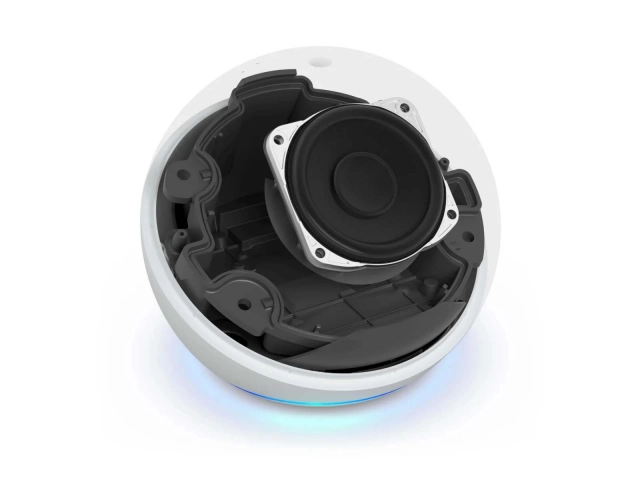 Detalle del Amazon Echo Dot 5ta Gen blanco, destacando su nuevo sensor de temperatura para rutinas inteligentes con Alexa en el hogar. Avlis Uruguay.