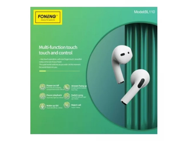 Auriculares Foneng BL110 colocados sobre una superficie con temática deportiva.