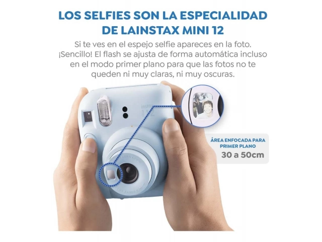 Ejemplo de fotos instant&aacute;neas del tama&ntilde;o de una tarjeta de cr&eacute;dito tomadas con la Fujifilm Instax Mini 12 Azul.