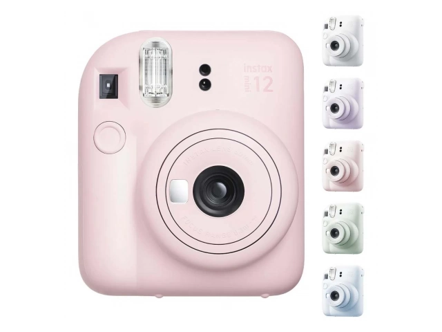 Detalle del modo selfie y espejo frontal de la c&aacute;mara Fujifilm Instax Mini 12 Rosa, perfecta para autorretratos.