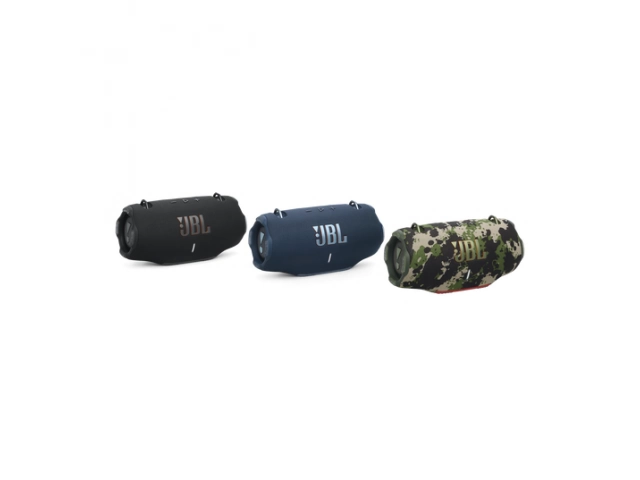 JBL Xtreme 4 Black sostenido en la mano, demostrando su tamaño y portabilidad.%u200B