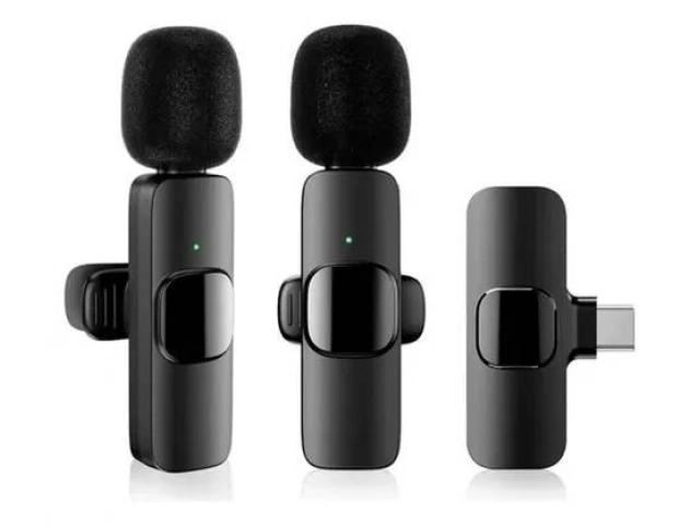 Kit completo de micrófono inalámbrico doble K9, con dos transmisores solaperos y un receptor USB-C, a la venta en Avlis Uruguay.