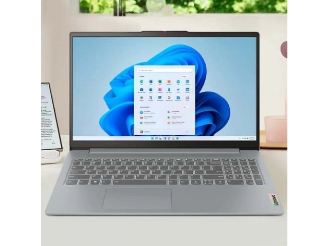 Puertos de conectividad, incluyendo USB-C, de la laptop Lenovo IdeaPad Slim 3 15IRH8 i7, disponible en Avlis.