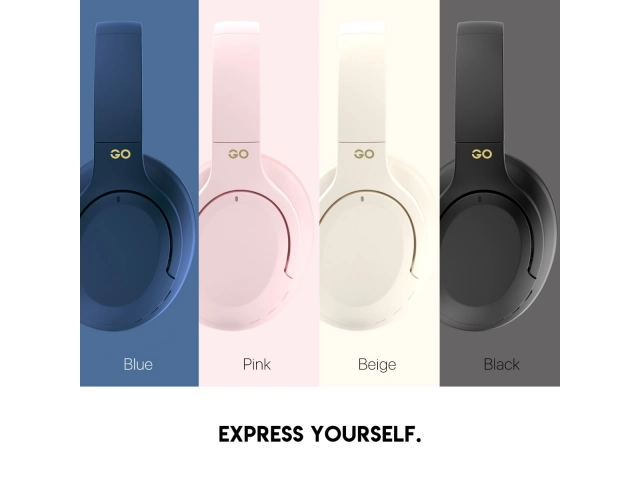 Usuario disfrutando de audio con los auriculares Fantech Go Vibe BT Beige, destacando su diseño minimalista y sofisticado. Comprá en Avlis Uruguay.