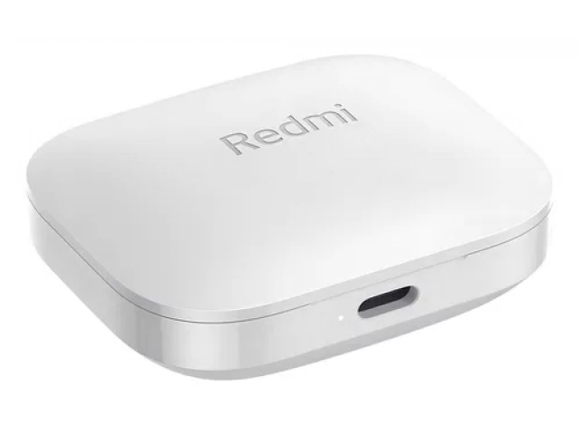 Estuche cerrado de los Redmi Buds 5 en color blanco, elegante y práctico.