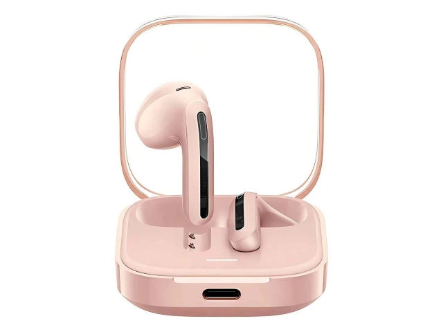 Persona usando los auriculares Xiaomi Redmi Buds 6 Active Rosa durante una actividad deportiva enérgica, mostrando su ajuste seguro en Uruguay.