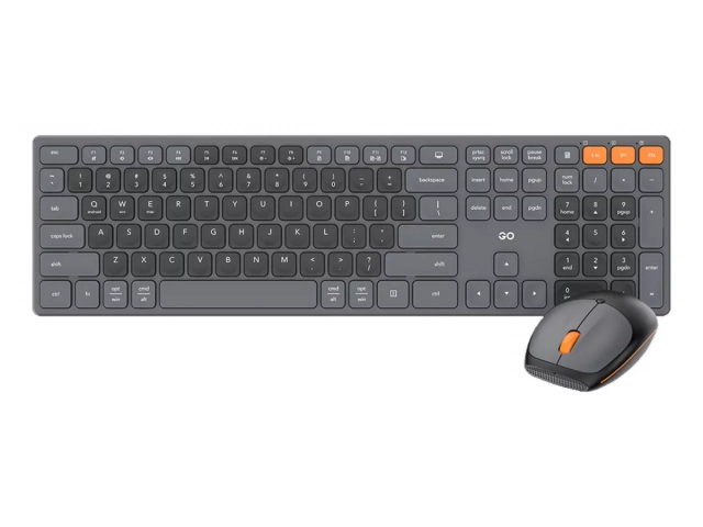 Primer plano de las teclas de membrana del teclado Fantech WK894, ofreciendo una escritura suave y silenciosa.