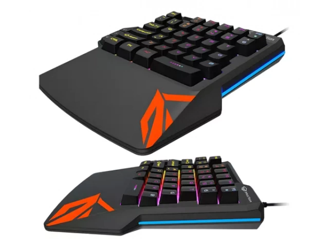 Detalle de la retroiluminación RGB del teclado Meetion MT-KB015, con múltiples modos de iluminación ajustables.